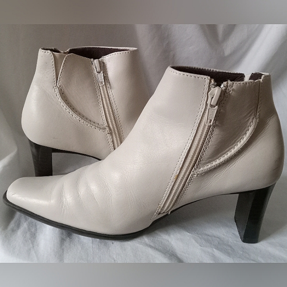 Womens Cambria Cream Chunky Heel Booties - Size 6M